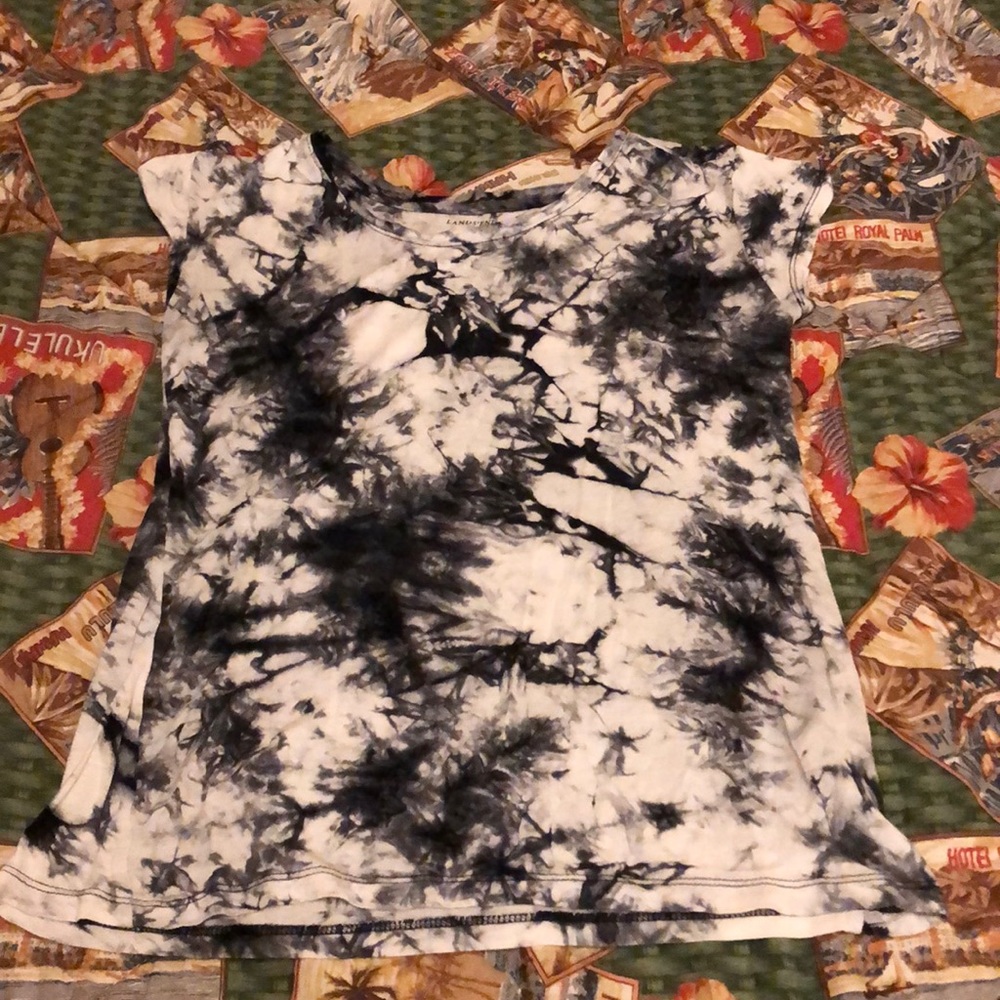 Black and white tie-dye T-shirt
